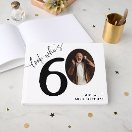 Kijk wie 60 is! Modern foto 60ste verjaardag Gastenboek