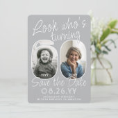 Kijk wie 60 is Moderne foto nummers verjaardagsfee Save The Date (Staand voorkant)