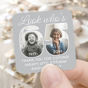 Kijk wie 65 is Moderne foto nummers verjaardagsfee Vierkante Sticker