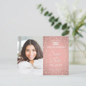 Kijk Wie Afstudeert 2 Foto Save the Date Pink Aankondigingskaart (Staand voorkant)