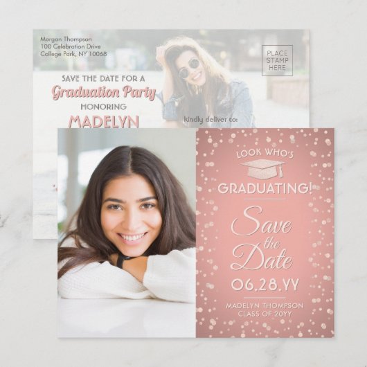 Kijk Wie Afstudeert 2 Foto Save the Date Pink Aankondigingskaart (Voorkant / Achterkant)