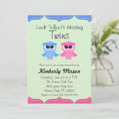 Kijk wie er een tweeling Baby shower uitnodigt Kaart (Staand voorkant)