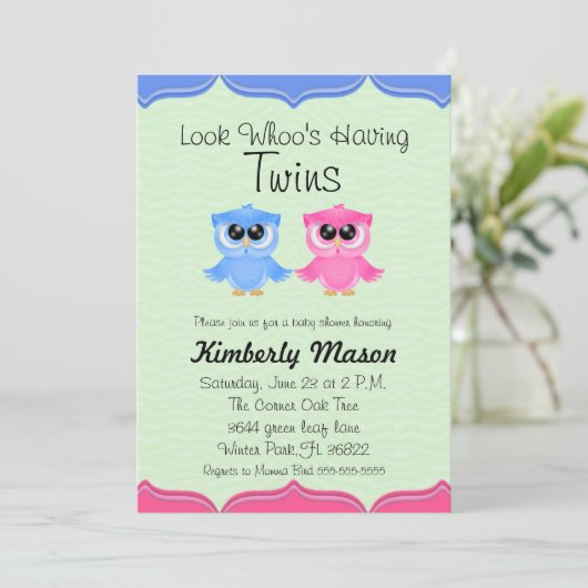 Kijk wie er een tweeling Baby shower uitnodigt Kaart (Staand voorkant)