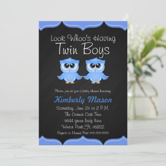 Kijk wie heeft Twin Boys Baby shower Uitnodigen Kaart (Staand voorkant)