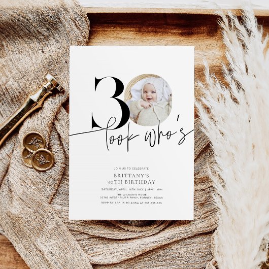 Kijk wie is 30 Moderne eenvoudige foto 30e verjaar Kaart