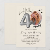 Kijk Wie is 40 Moderne 40e verjaardag Foto uitnodi Kaart (Voorkant / Achterkant)