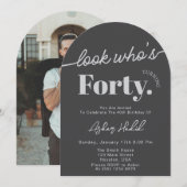 Kijk Wie is 40 Moderne Eenvoudige 40ste Verjaardag Kaart (Voorkant / Achterkant)