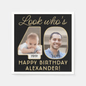 Kijk Wie is 40 Zwart & Goud Gelukkige Verjaardag 2 Servet (Voorkant)