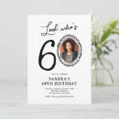 Kijk Wie is 60 foto volwassen verjaardag Kaart (Staand voorkant)