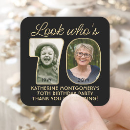 Kijk Wie is 70 Zwart & Goud Verjaardagsfeest 2 Fot Vierkante Sticker