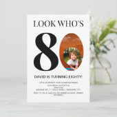 Kijk wie jarig is 30e 40e 50e 60e 80e verjaardagsf kaart (Staand voorkant)