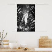 Kijken skyward in een wolkenkrabber canyon B&W fot Poster (Keuken)