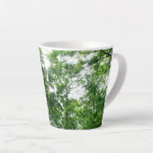 Kijkend omhoog naar de Bomen van de Zomer Latte Mok (Rechterhoek)