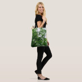 Kijkend omhoog naar de Bomen van de Zomer Tote Bag (Op model)