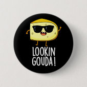 Kijkijkend Gouda Funny Cheese Pun Dark BG Ronde Button 5,7 Cm (Voorkant)