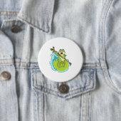 Kikker als wandelaar met stok ronde button 7,6 cm (In situ)