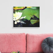 Kikker die Lotus Water Lily Flower Canvas Afdruk (Insitu (Woonkamer))