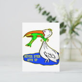 Kikker die vogel koelt, geeft nooit op briefkaart (Staand voorkant)