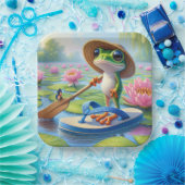 Kikker drijvend op een flip-flip papieren bordje (Feest)