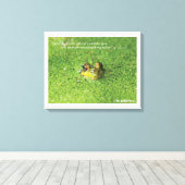 Kikker in groene algen canvas afdruk (Insitu (Houten vloer))