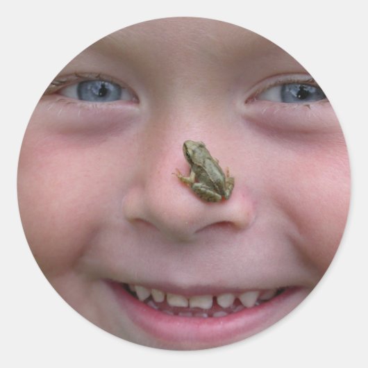 Kikker op neus ronde sticker (Voorkant)