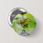 Kikker op waterlelieblad ronde button 5,7 cm (Voorkant /achterkant)