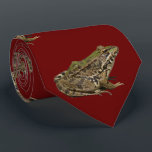 Kikker Stropdas<br><div class="desc">A fotograaf of a lovely green and brown frog! Customize by adding/changing text or by changing the background color to suit yourself.</div>