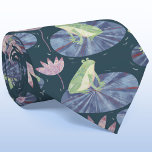 Kikker Waterverf donker Stropdas<br><div class="desc">Mooie waterverf kikkers zitten op waterleliepads in een blauwgroen groene vijver. Ideaal voor natuur-, dier- en amfibieliefhebbers. Originele kunst van Nic Squirrell.</div>
