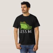 Kikkercadeau - Kiss Me - Bug Catcher Toad Design T-shirt (Voorkant volledig)