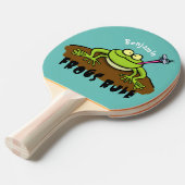 Kikkers heersen grappige groene kikkervis-cartoon tafeltennisbatje (Voorkant Gekanteld)