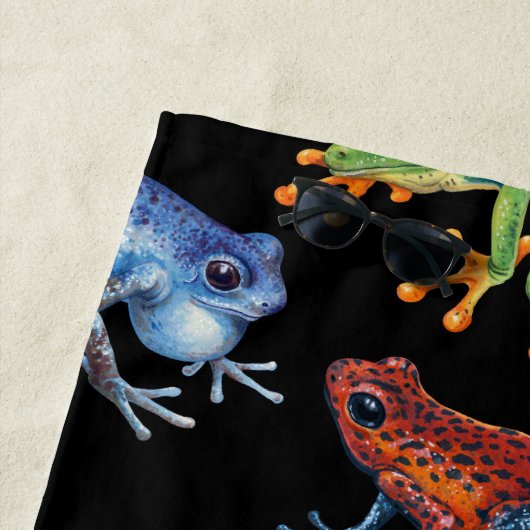 Kikkers op zwart strandlaken (In situ)