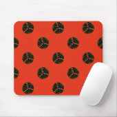 Kiku Chrysanthemum Mon Black Faux Gold op rood. Muismat (Met muis)