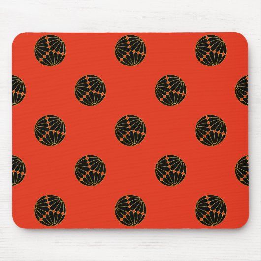 Kiku Chrysanthemum Mon Black Faux Gold op rood. Muismat (Voorkant)