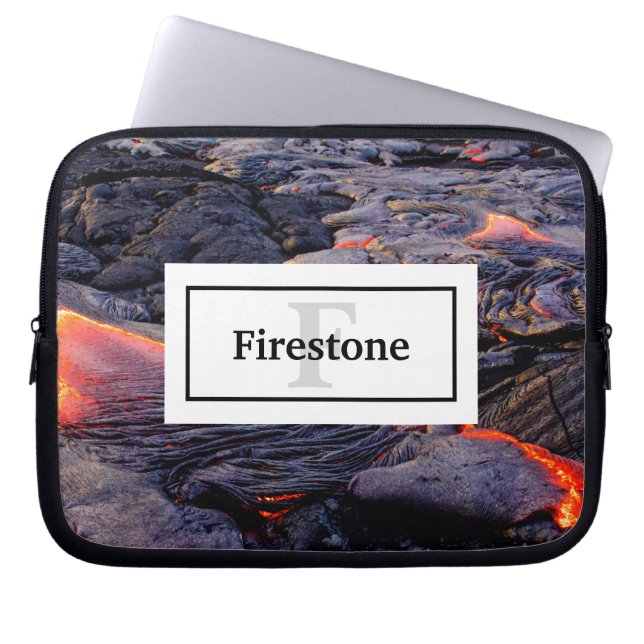 Kilauea Lava Flow met Jouw naam en Monogram Laptop Sleeve (Voorkant)