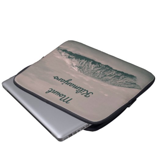 Kilimanjaro Snow Volcano in Tanzania Afrika Laptop Sleeve (Voorkant onderkant)