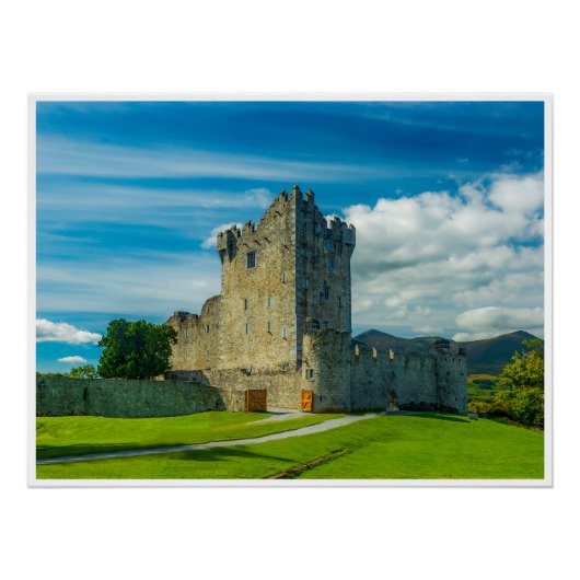 Killarney's Oude Bolwerk: Ross Castle Perfect Poster (Voorkant)