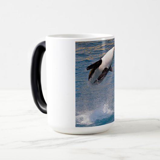 Killer walvis springt uit het water magische mok (Voorkant links)