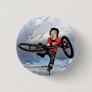 Kim Jong-ils BMX -Pin Ronde Button 3,2 Cm