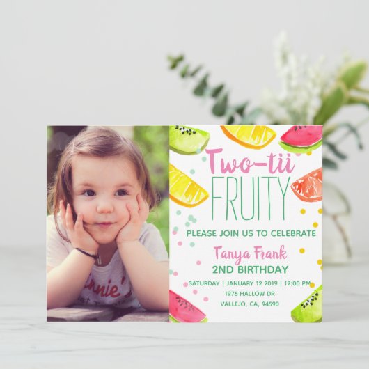 Kind 2e verjaardag uitgenodigd kaart (Staand voorkant)