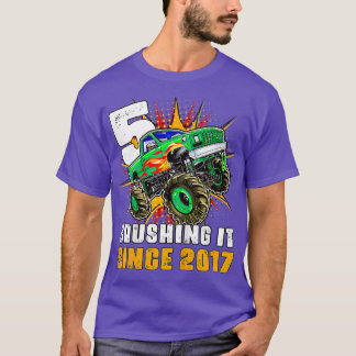 Kind 5 Doorspoelen sinds 2017 Monster Truck 5th Bi T-shirt