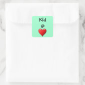 Kind bij hart vierkante sticker (Tas)