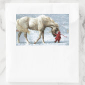 Kind dat een paard in de sneeuw leidt rechthoekige sticker (Tas)