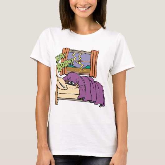 Kind dat zich in de T-shirt van het bed verbergt (Voorkant)