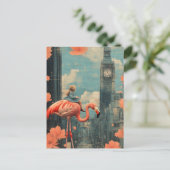 Kind in een blauwe jurk rijdt op een roze flamingo briefkaart (Staand voorkant)