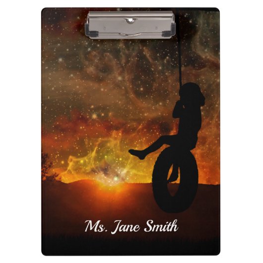 Kind in Tyre Swing Klembord (Voorkant)