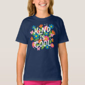 Kind is Cool Bold Kleurrijke Bloemen en Vlinders T-shirt (Voorkant)