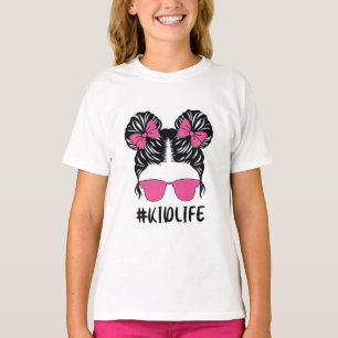 Kind leven Girl Messy Bun met Cute Pink-zonnebril T-shirt