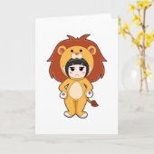 Kind met leeuwenpakje kaart (Gele Bloem)