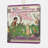 kind op een paaseihunt met dieren keramisch ornament (Links)