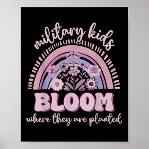 Kind paardenbloem bloeit waar ze geplant poster